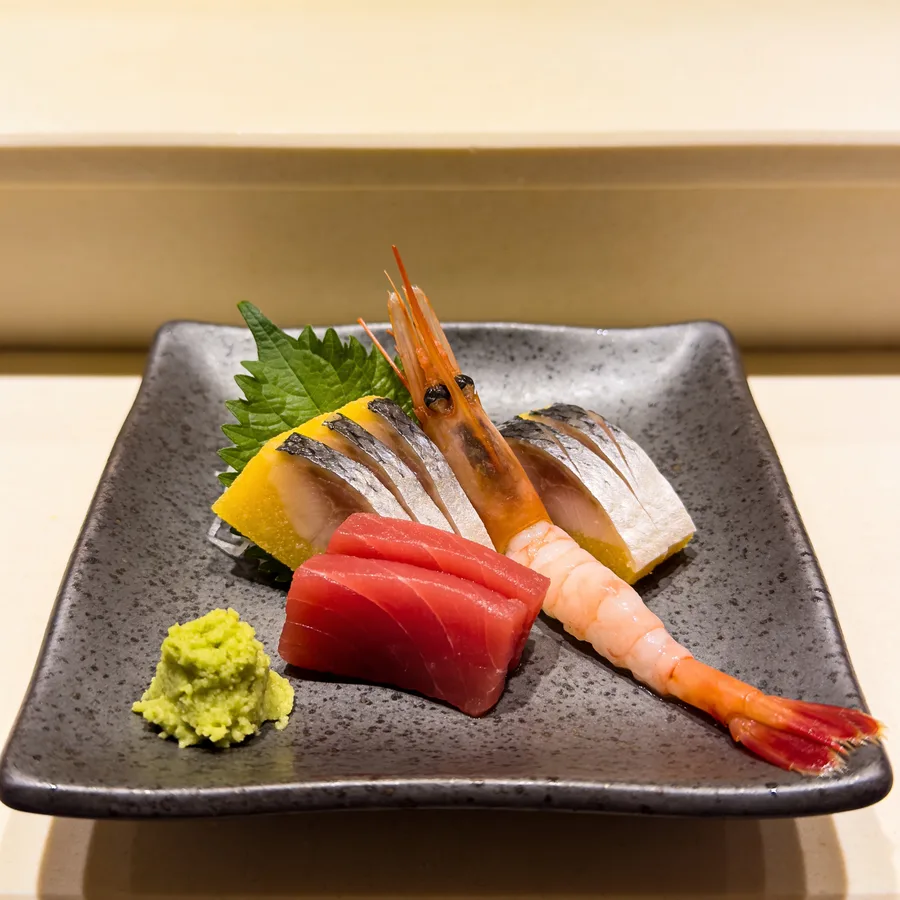 Sashimi misto con gambero e wasabi